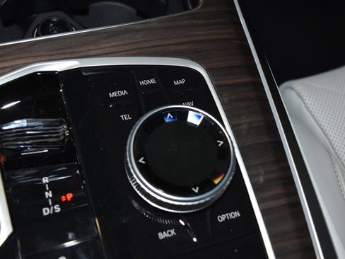 New 2026 BMW X5 xDrive40i w/ Executive Package image 16