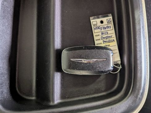 Used 2017 Chrysler Pacifica Touring-L FWD image 26