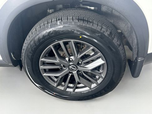 Used 2023 Nissan Rogue S image 11