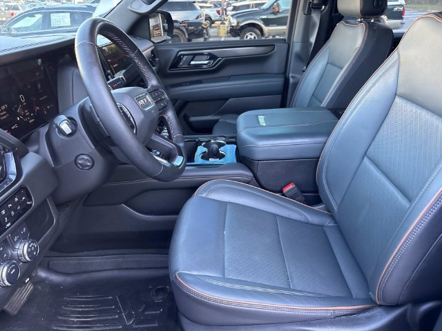Used 2025 GMC Yukon XL AT4 w/ AT4 Premium Package AWD/4WD image 12