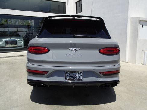 Used 2023 Bentley Bentayga AWD/4WD image 6