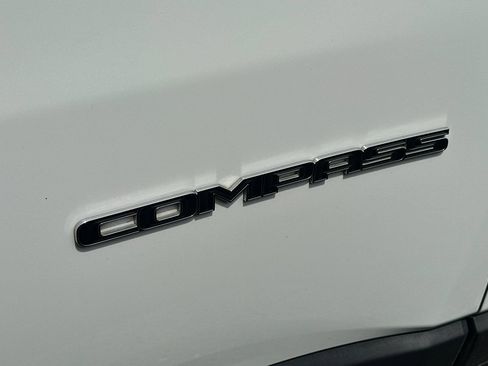 Used 2022 Jeep Compass Latitude AWD/4WD image 6