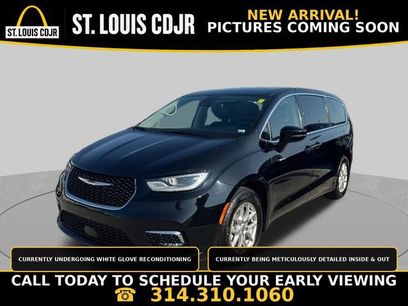 Used 2024 Chrysler Pacifica Touring-L