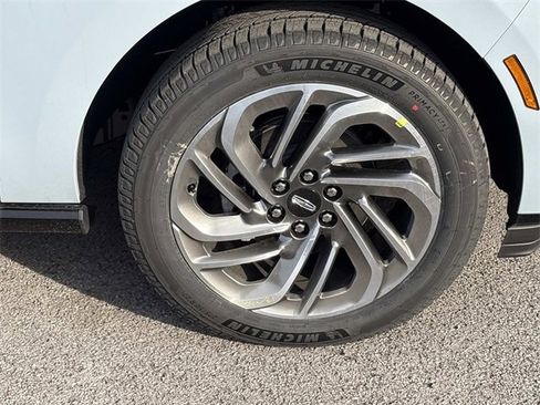 New 2025 Lincoln Navigator Reserve image 9