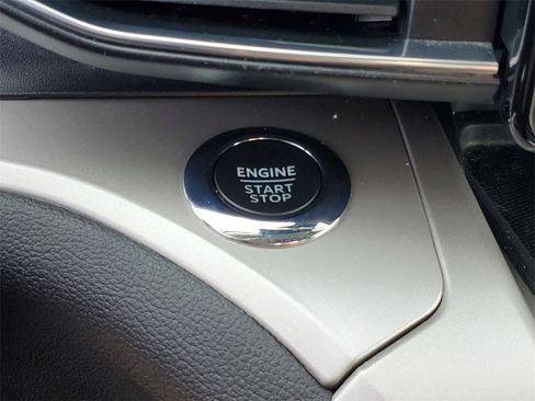 Used 2022 Ford Explorer XLT w/ Equipment Group 202A image 18