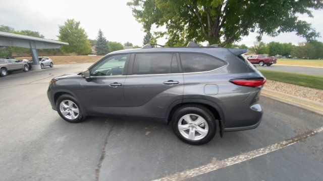 Used 2023 Toyota Highlander LE AWD/4WD image 6