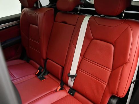 Used 2023 Porsche Cayenne Platinum Edition image 46