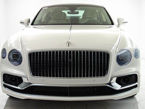 Certified 2023 Bentley Flying Spur Plug-In Hybrid AWD/4WD image 18