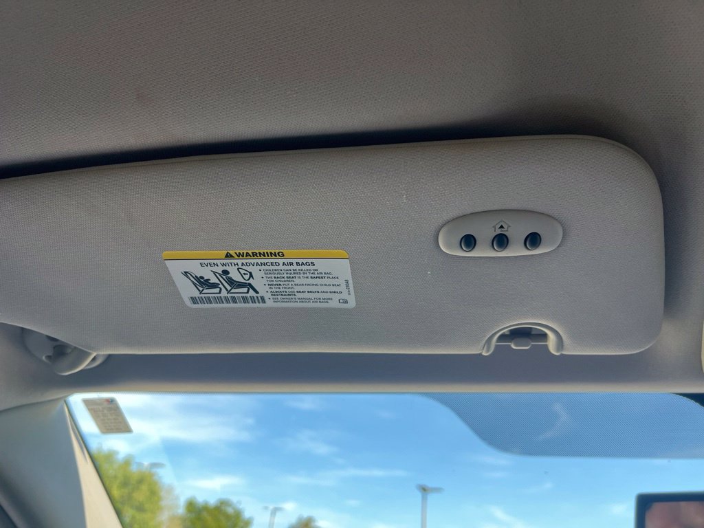 Used 2014 Chrysler Town & Country Touring-L FWD image 57