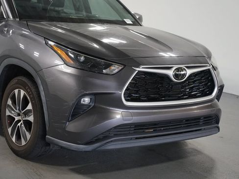 Used 2022 Toyota Highlander XLE FWD image 4