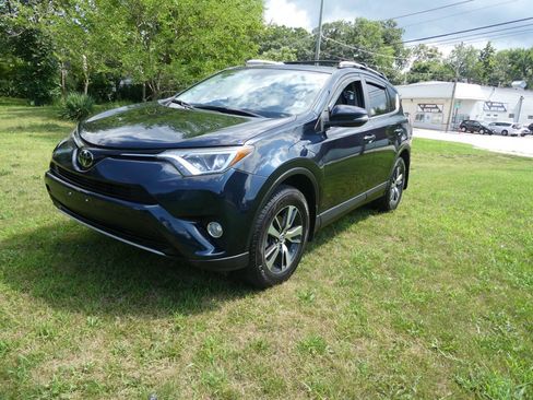 Used 2018 Toyota RAV4 XLE image 1