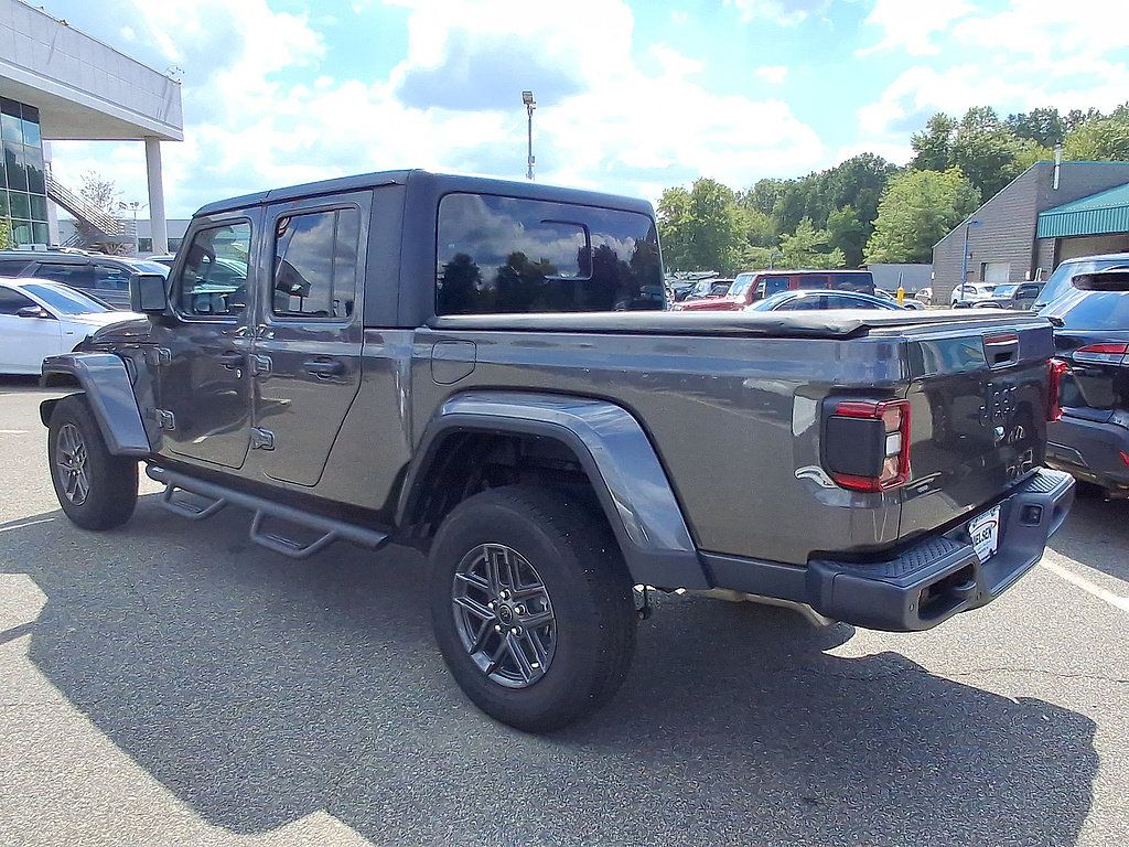 Used 2025 Jeep Gladiator Sport AWD/4WD image 28