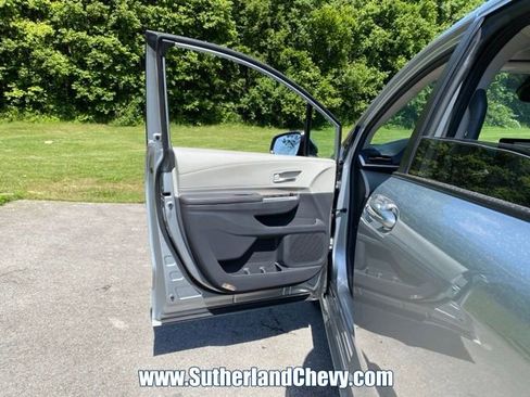 Used 2024 Toyota Sienna XLE AWD/4WD image 13