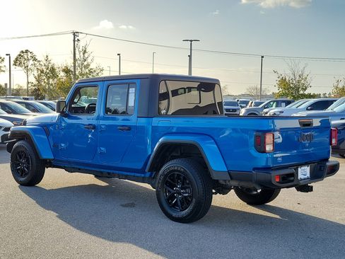 Used 2022 Jeep Gladiator Sport image 6