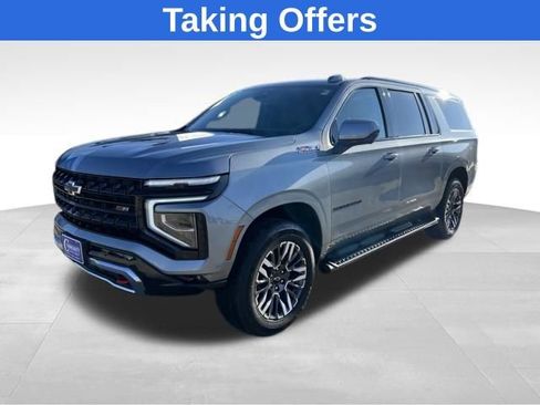 Used 2025 Chevrolet Suburban Z71 AWD/4WD image 1