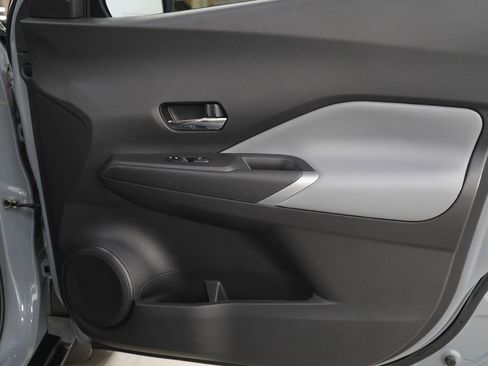 Used 2022 Nissan Kicks SR w/ Premium Package image 9