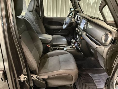 Used 2022 Jeep Wrangler Unlimited Sahara w/ Cold Weather Group image 26