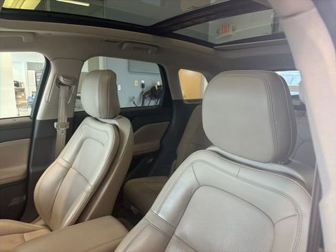 Used 2020 Lincoln Corsair AWD w/ Premium Package image 14