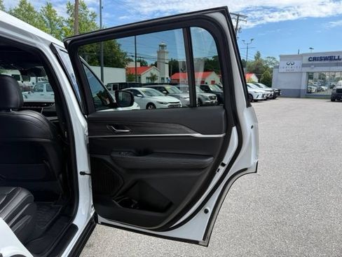 Used 2025 Jeep Grand Cherokee L Limited AWD/4WD image 29