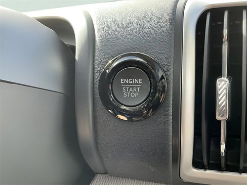 New 2025 Ford Expedition Active image 41