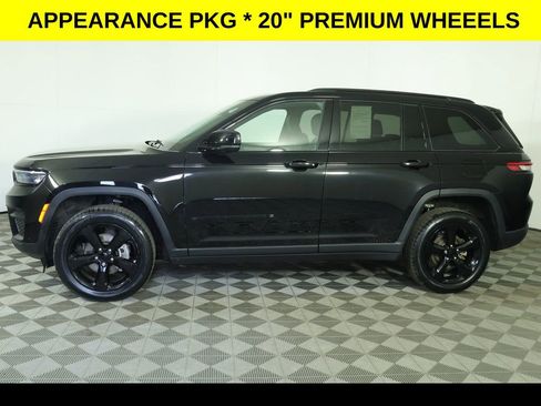 Used 2023 Jeep Grand Cherokee Altitude AWD/4WD image 7