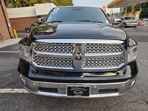 Used 2017 RAM 1500 Laramie w/ Convenience Group AWD/4WD image 10