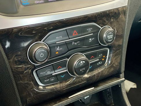 Used 2017 Chrysler 300 C w/ Safetytec Plus Group RWD image 10