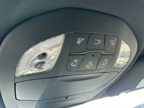 New 2026 Chrysler Pacifica Select image 21