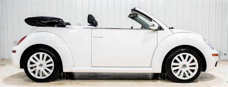 Used 2010 Volkswagen Beetle Convertible FWD image 18