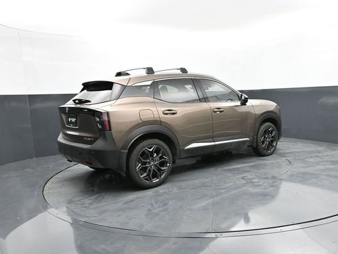 New 2026 Nissan Kicks SR w/ Cold Weather Package AWD/4WD image 5