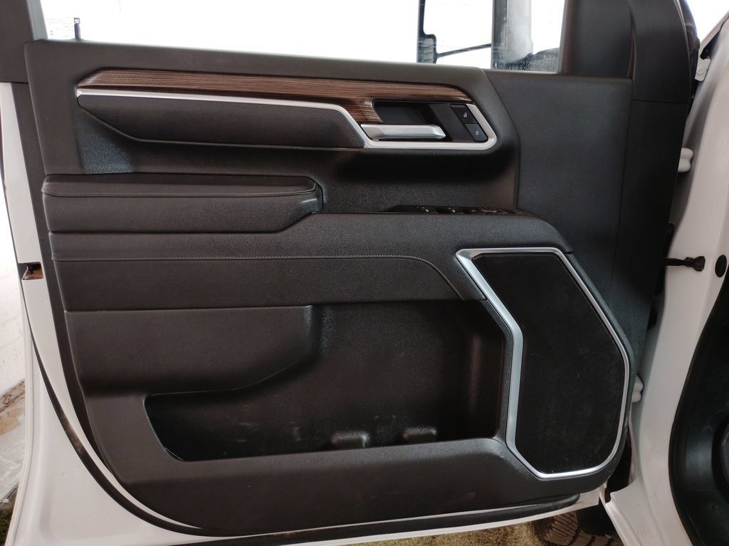 Used 2025 Chevrolet Silverado 2500 LT AWD/4WD image 22