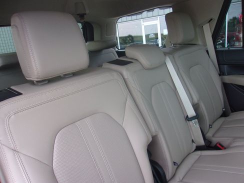 Used 2022 Ford Expedition Limited AWD/4WD image 17