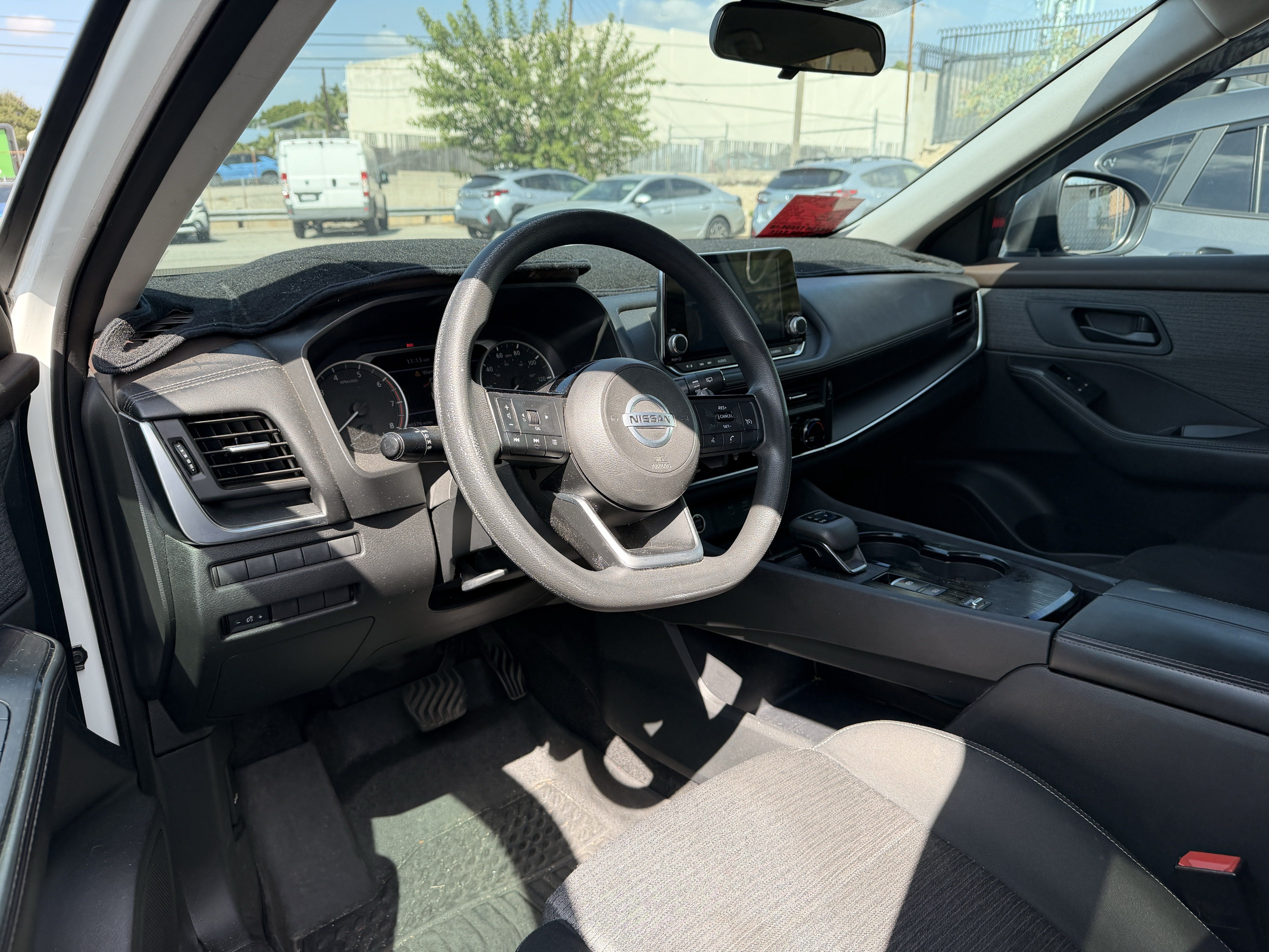 Used 2021 Nissan Rogue S FWD image 3