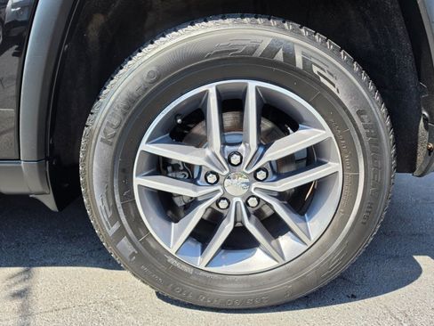 Used 2018 Jeep Grand Cherokee Limited AWD/4WD image 10