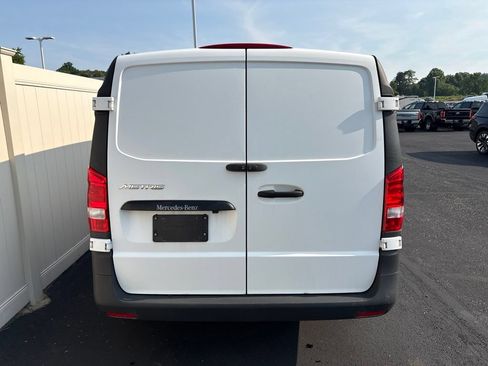 Used 2023 Mercedes-Benz Metris image 4