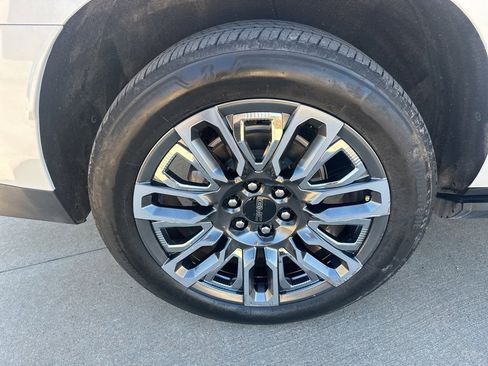 Used 2024 GMC Yukon XL Denali Ultimate image 11