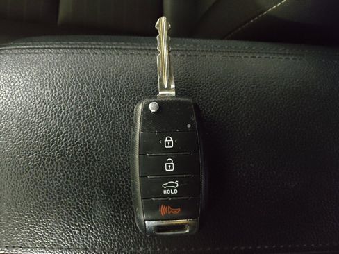 Used 2016 Kia Forte EX image 32