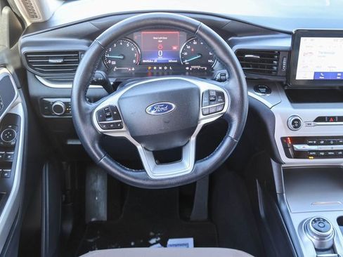 Used 2022 Ford Explorer XLT image 22