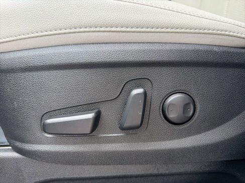 Used 2024 Kia Telluride EX w/ EX Captain's Chair Package image 15