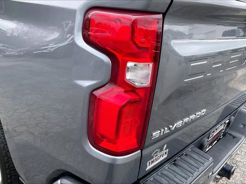 Used 2019 Chevrolet Silverado 1500 High Country w/ Technology Package AWD/4WD image 24