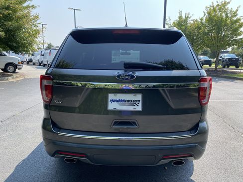 Used 2018 Ford Explorer XLT w/ Equipment Group 202A FWD image 8