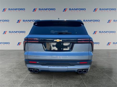 Used 2024 Chevrolet Traverse LT image 4