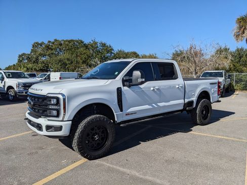 Used 2024 Ford F250 XLT w/ Black Appearance Package image 5