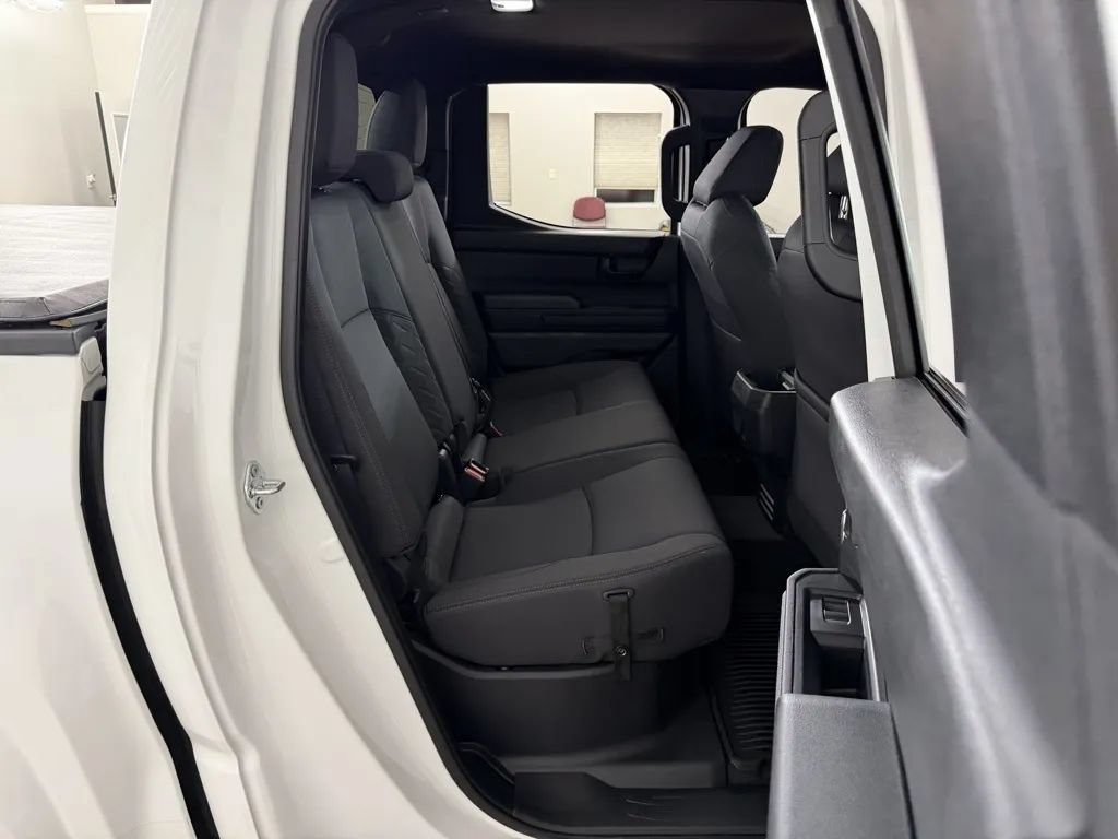 Used 2025 Toyota Tacoma SR5 AWD/4WD image 29
