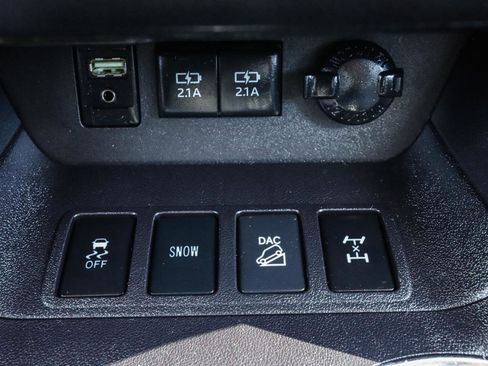 Used 2017 Toyota Highlander Limited image 12