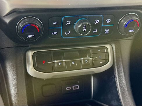 Used 2020 GMC Acadia SLT w/ Driver Alert Package II image 18