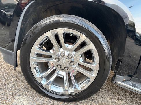 Used 2017 Cadillac Escalade Luxury image 17