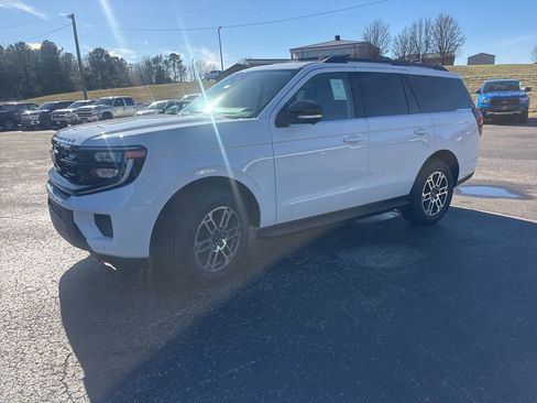 New 2026 Ford Expedition Active image 3