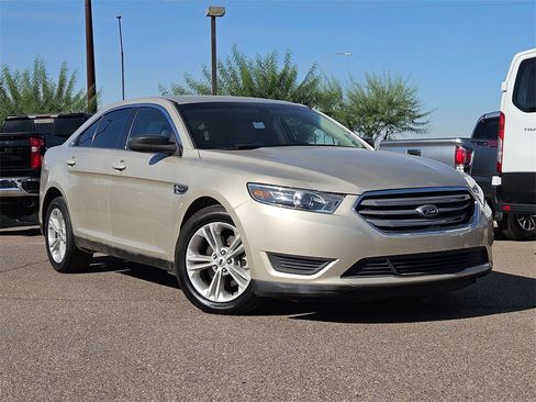 Used 2017 Ford Taurus SE image 2