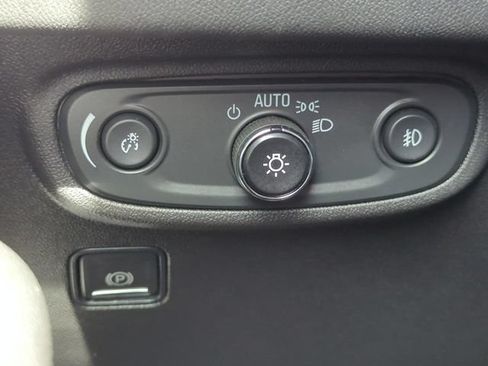 Used 2023 GMC Terrain SLT w/ LPO, Floor Liner Package AWD/4WD image 17